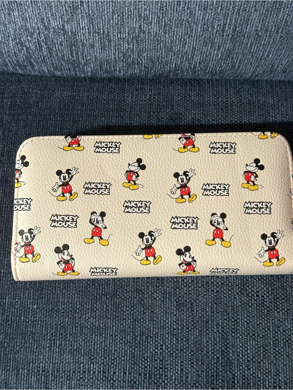 Mickey Mouse Full size Wristlet wallet - Picture 4 of 6